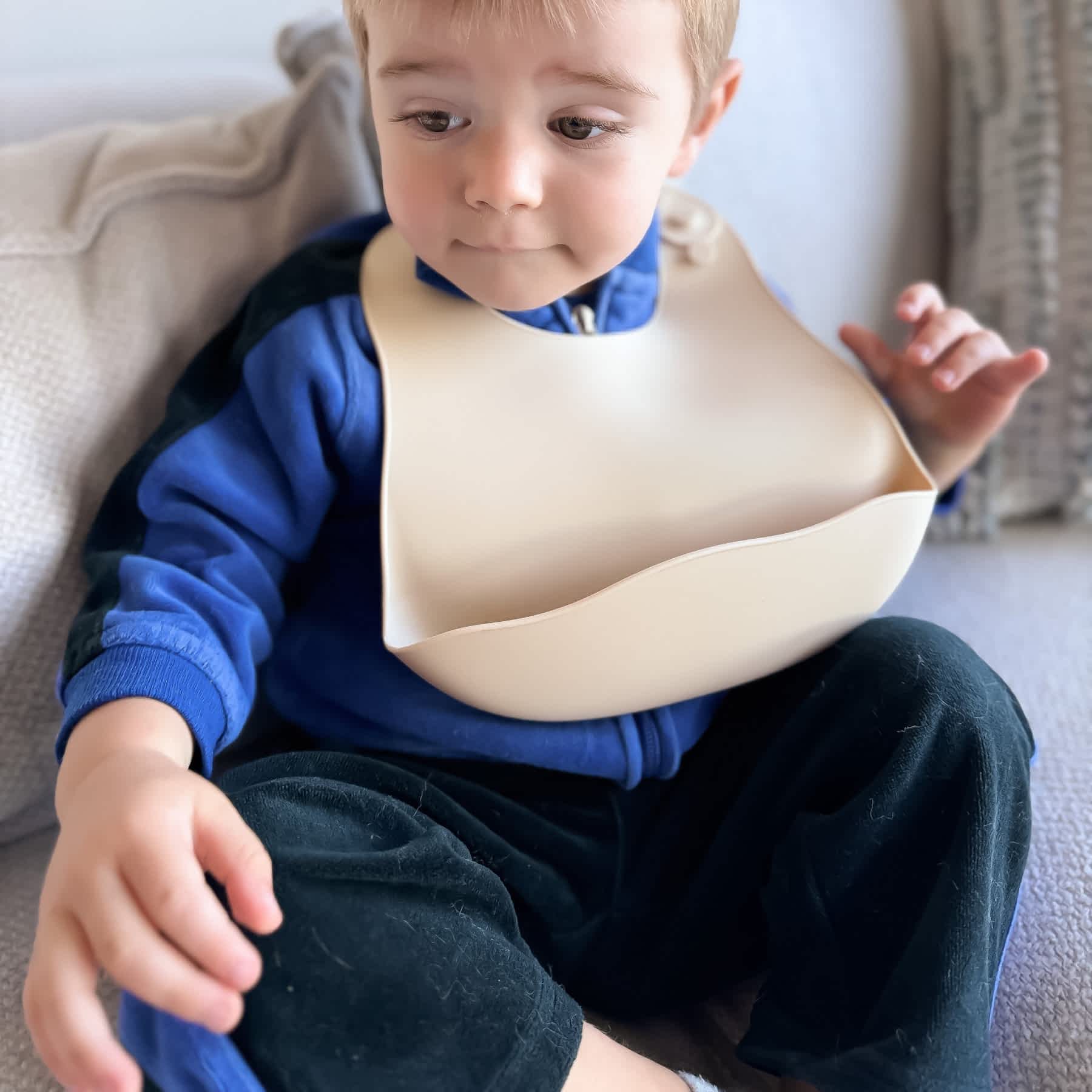 Sandy Silicone Bib with Food Catcher for Babies, Toddlers and Children